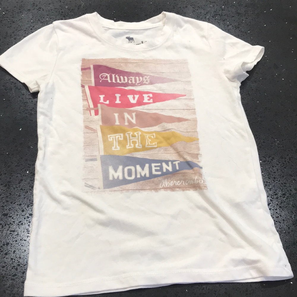 I am selling abercrombie t-shirt  worn a couple